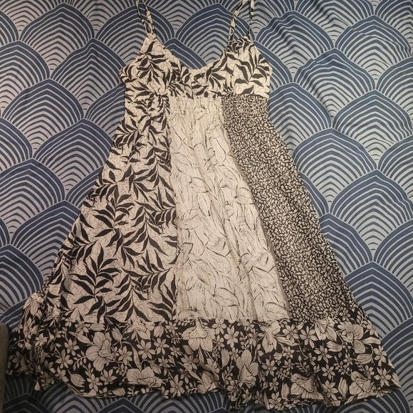 Women's Lightweight Dress - Picture 6 of 6